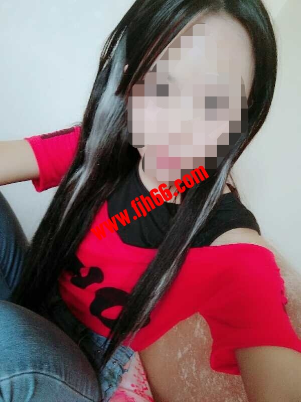 红衣是玲玲